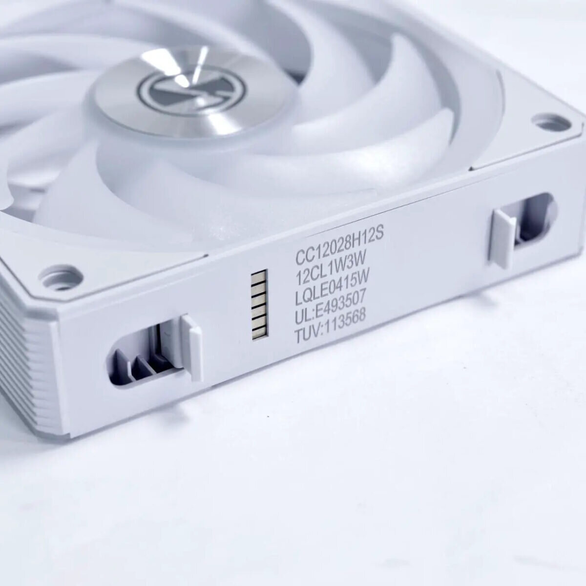 Lian Li UNI RGB FAN CL WIRELESS 120mm Reverse Blade White - (3pcs) - W/ controller - Static Pressure - Image 5