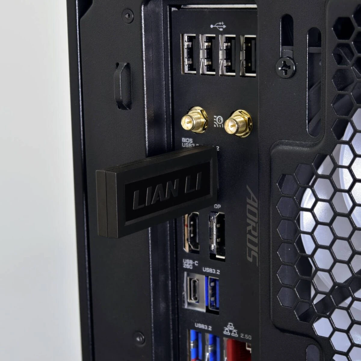 Lian Li Universal Wireless Controller V2 - Black - STRIMER / CL / SL / TL / SL INFINITY Wireless - Image 3