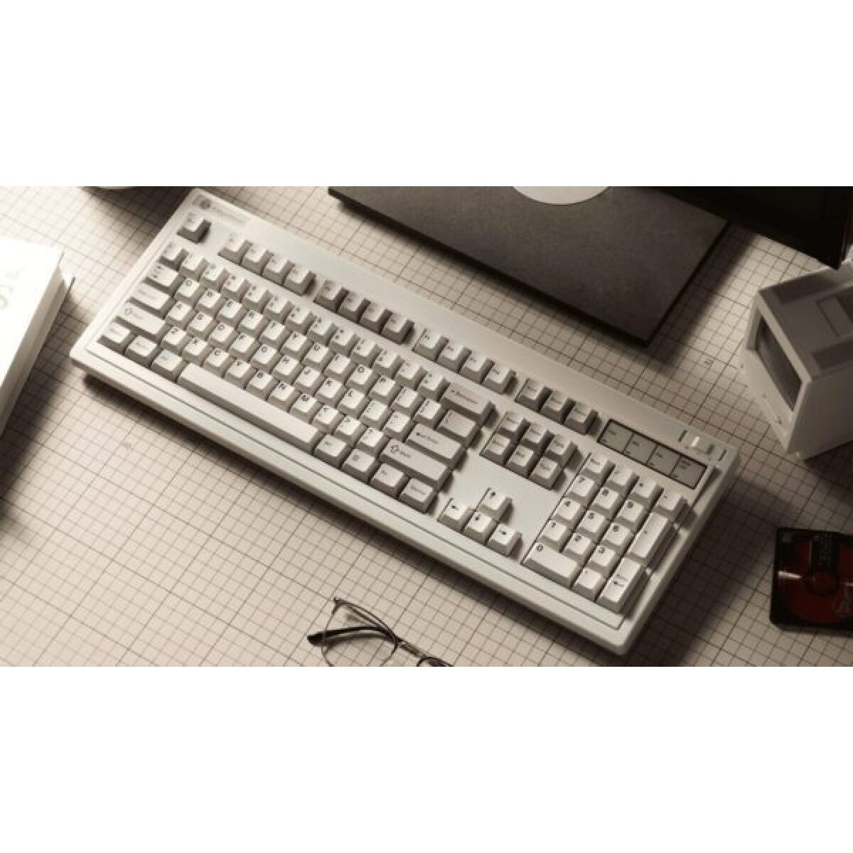 Keychron R6 (R6-M4) QMK Wireless Mechanical Keyboard Banana Switch Hot-Swap RGB 100% US Retro - Image 3